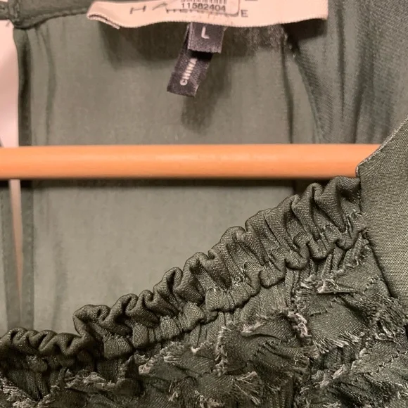 π¦πΏ Flutter into Fashion! Halston Heritage Green Blouse - Size L πΏπ¦ - Picture 13 of 15